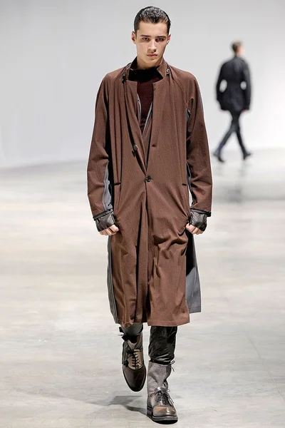 Look 10